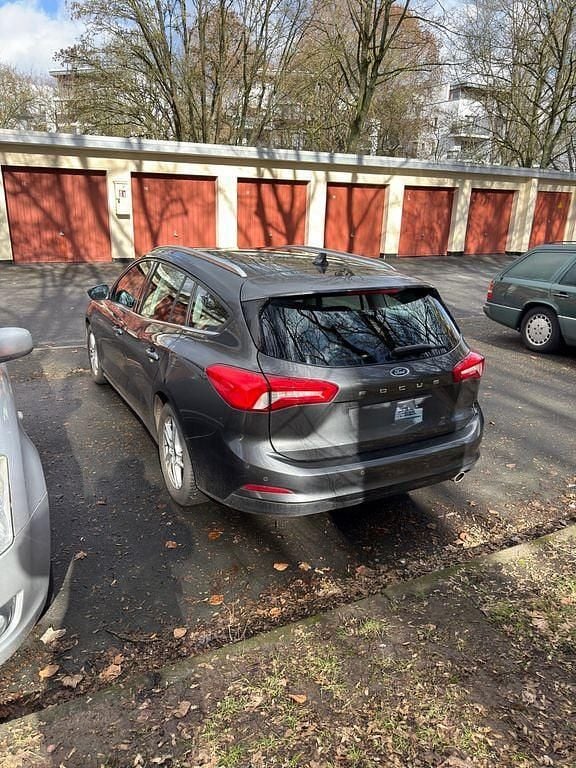 Gebraucht Ford Focus Cool & Connect 125 PS (91 kW) 2019 Grau Limousine