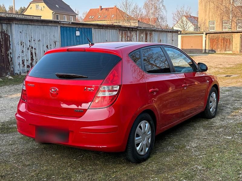 Gebraucht Hyundai i30 90 PS (66 kW) 2008 Rot Limousine