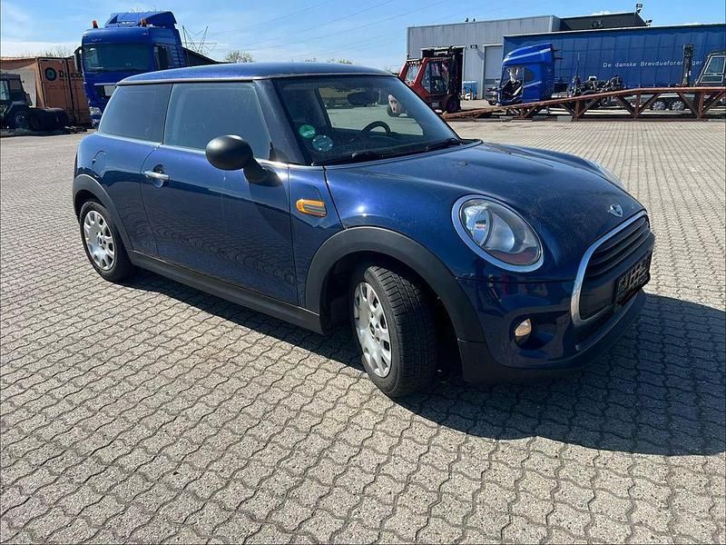 Usata Mini ONE 102 CV (75 kW) 2017 Blu Utilitaria