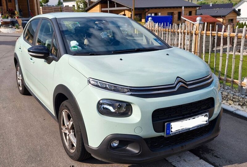Grün Gebraucht 2018 Citroën C3 PureTech Kleinwagen | 8.299 € (Fairer Preis) - Bild 1/4