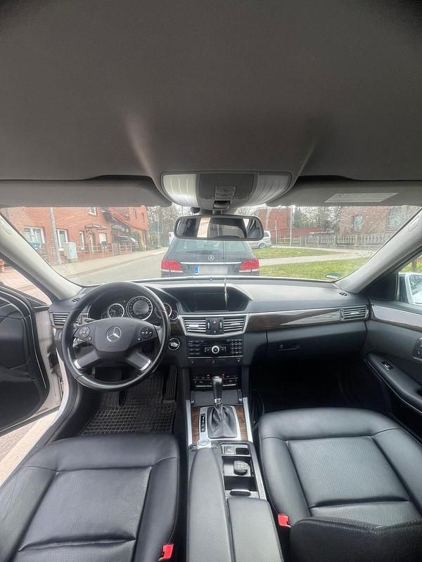 Gebraucht Mercedes E220 210 PS (154 kW) 2009 Weiß Limousine