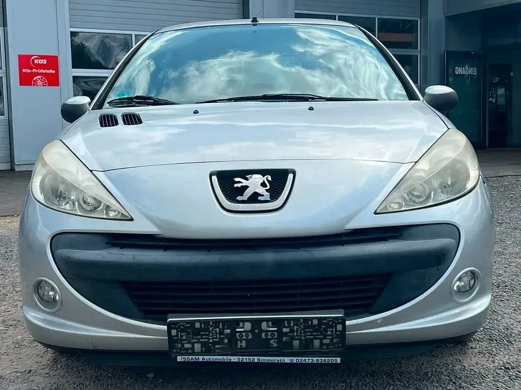 Gebraucht Peugeot 206+ Basis 68 PS (50 kW) 2011 Grau Kleinwagen