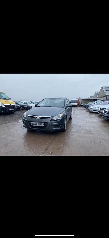 Grau Gebraucht 2010 Hyundai i30 Kleinwagen | 3.500 € (Fairer Preis) - Bild 1/4