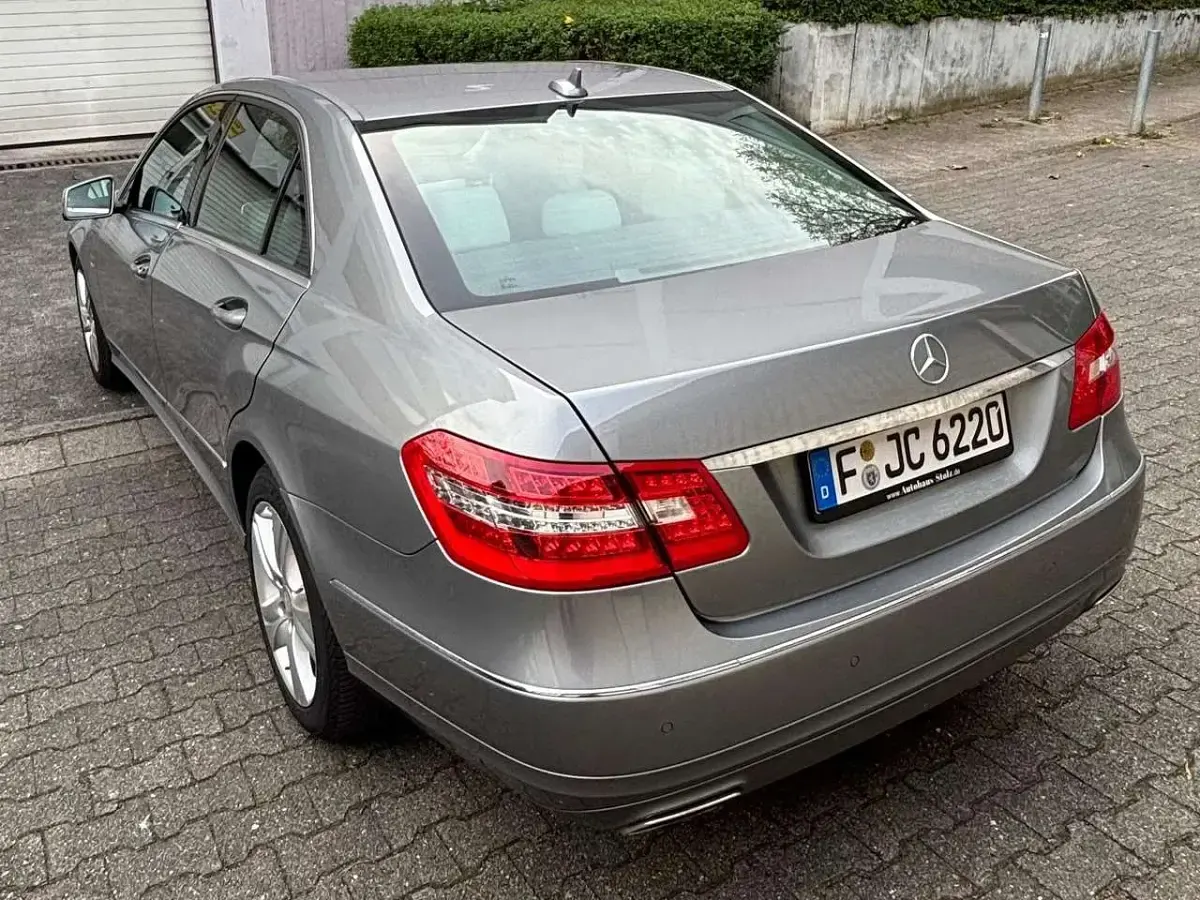 Gebraucht Mercedes E220 170 PS (125 kW) 2012 Silber Limousine