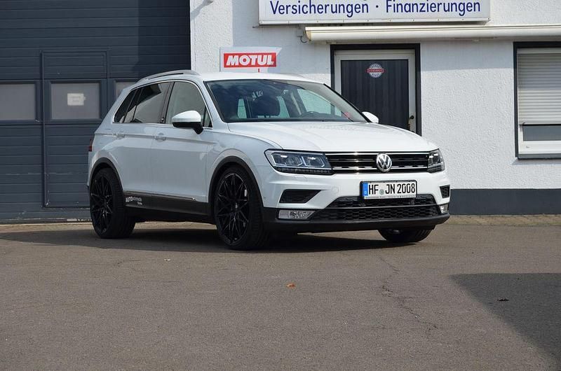 Weiß Gebraucht 2017 VW Tiguan Sound SUV | 19.900 € (Fairer Preis) - Bild 1/4
