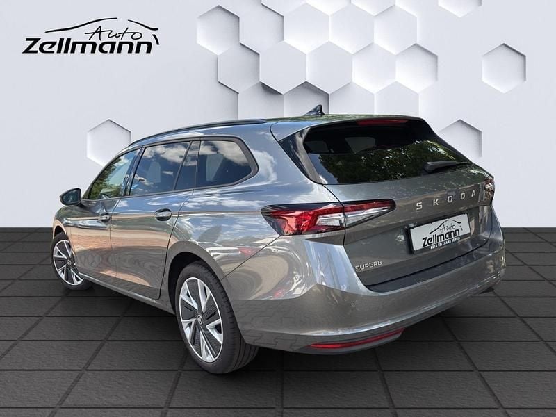 Gebraucht Skoda Superb Selection 150 PS (110 kW) 2024 Grau Kombi