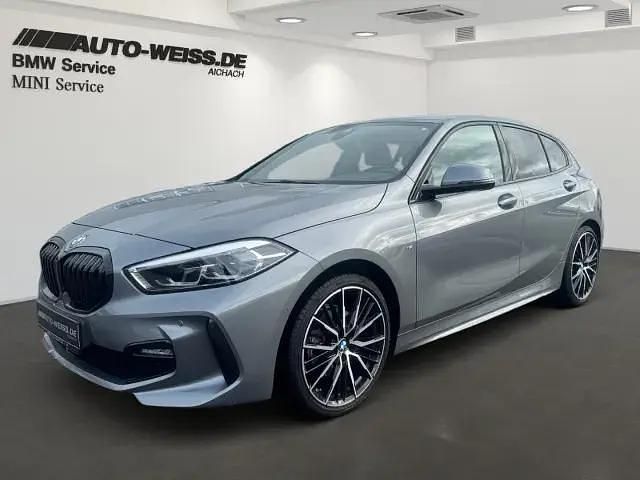 Skyscraper grau metallic (grau) Gebraucht 2023 BMW 116 M Sport Kleinwagen | 27.900 € (Teuer) - Bild 1/4