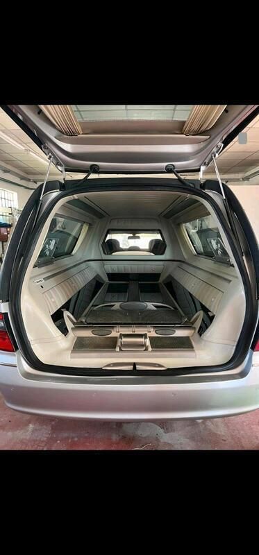 Grau Gebraucht 2009 Mercedes E280 Limousine | 19.900 € - Bild 1/4