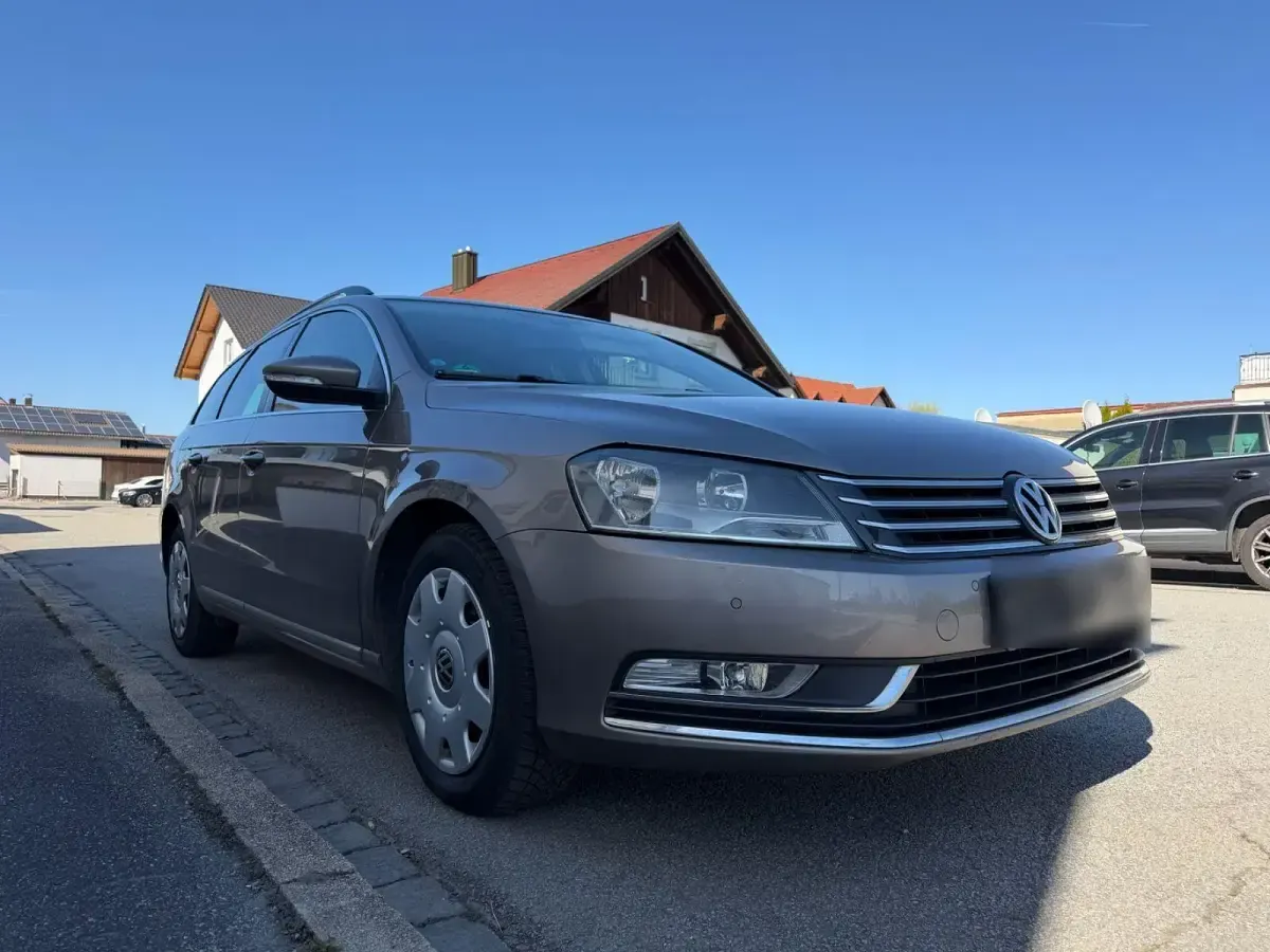 Usata VW Passat 170 CV (125 kW) 2011 Marrone Station wagon