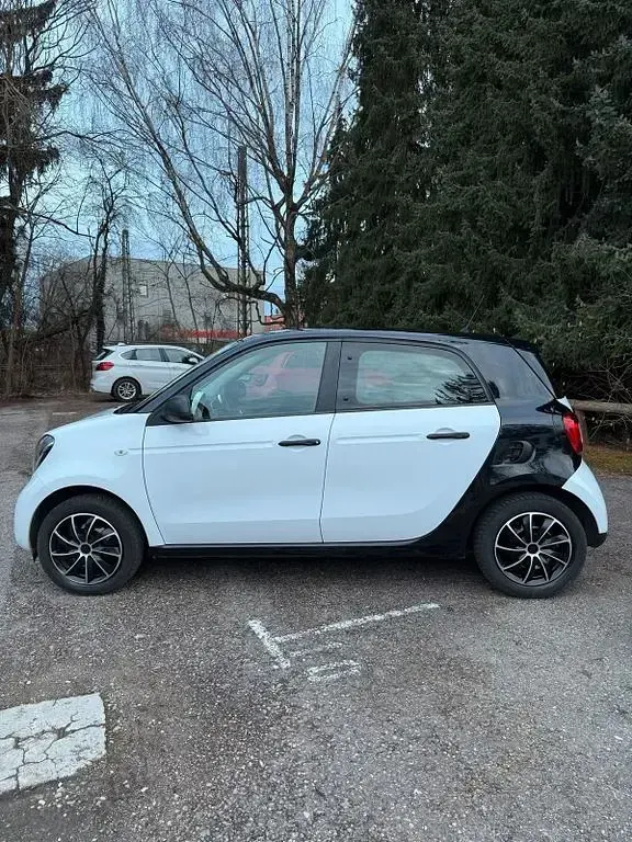 Gebraucht Smart ForFour Basis 71 PS (52 kW) 2019 Weiß Kleinwagen