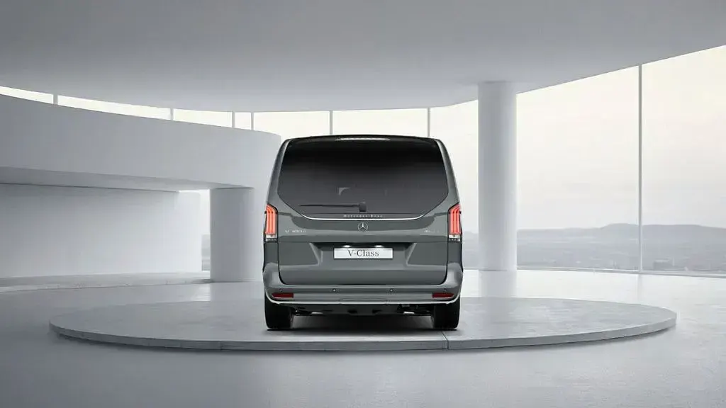 Gebraucht Mercedes V300 AMG 237 PS (174 kW) 2026 Grau Van / Kleinbus