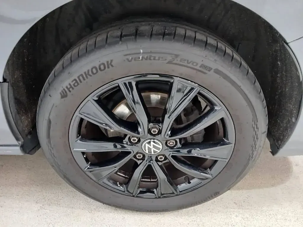 Gebraucht VW Multivan Edition 150 PS (110 kW) 2024 Pure grey Van / Kleinbus