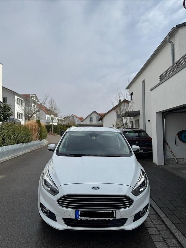 Weiß Gebraucht 2017 Ford S-MAX S Van / Kleinbus | 9.750 € (Superpreis) - Bild 1/4