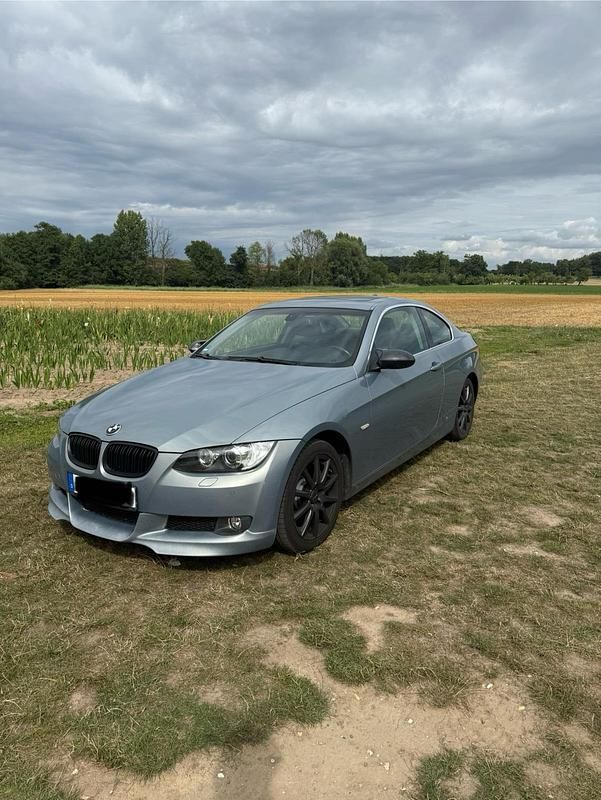 Grau Gebraucht 2007 BMW 330 Coupé | 9.500 € (Guter Preis) - Bild 1/4