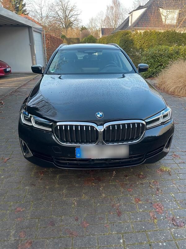 Schwarz Gebraucht 2023 BMW 530 Luxury Line Kombi | 41.000 € (Guter Preis) - Bild 1/4