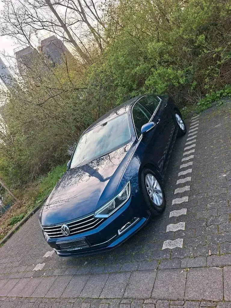 Gebraucht VW Passat 150 PS (110 kW) 2017 Blau Limousine