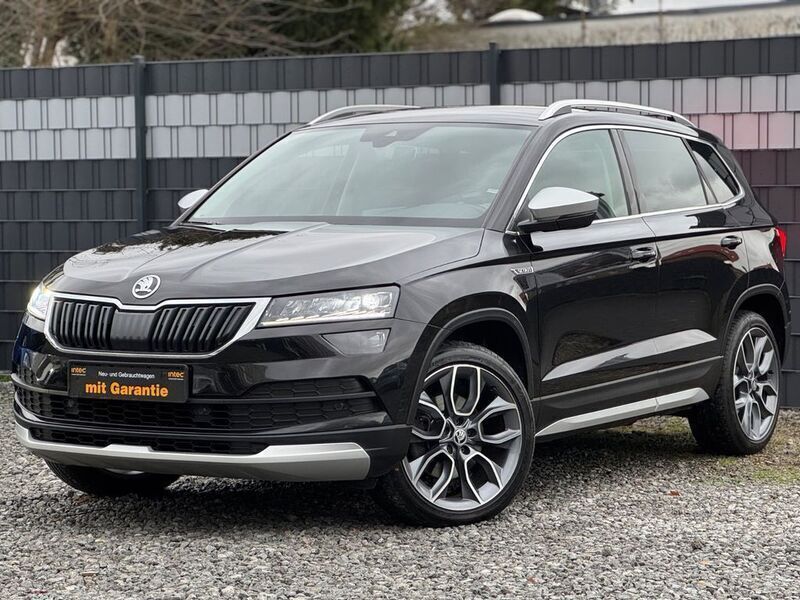 Schwarz Gebraucht 2020 Skoda Karoq Scout 4x4 SUV | 18.950 € - Bild 1/4