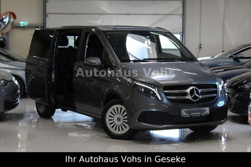 Grau Gebraucht 2023 Mercedes V250 Van / Kleinbus | 59.970 € (Fairer Preis) - Bild 1/3