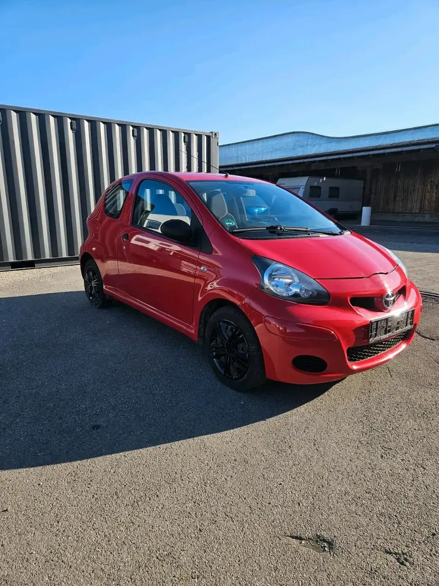 Gebraucht Toyota Aygo 68 PS (50 kW) 2010 Rot Kleinwagen