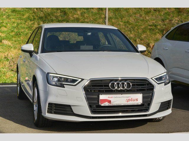 Gebraucht Audi A3 Sportback Design 150 PS (110 kW) 2018 Weiß metallic Kleinwagen