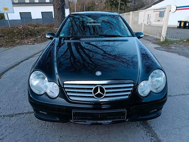 Gebraucht Mercedes C180 143 PS (105 kW) 2004 Schwarz Coupé