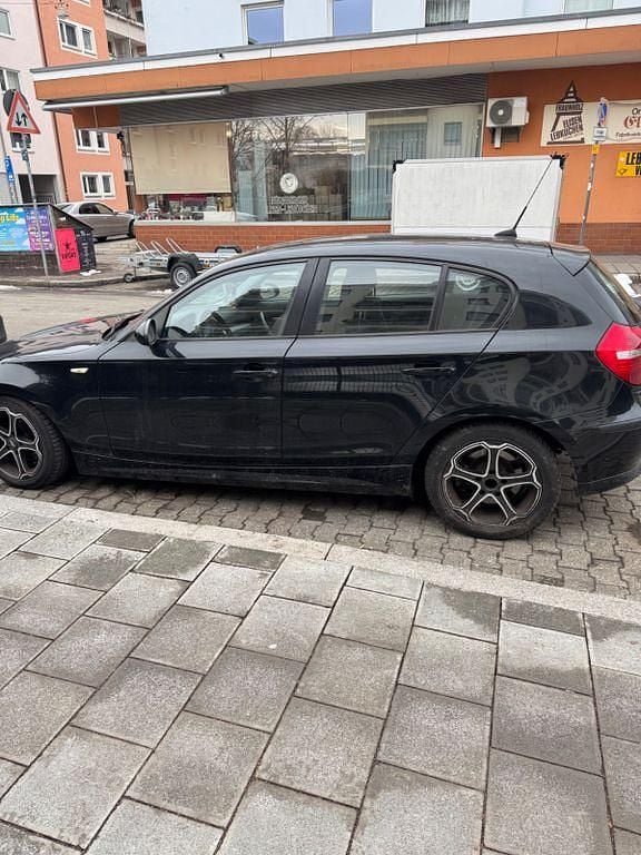 Gebraucht BMW 118 Lifestyle 143 PS (105 kW) 2009 Schwarz Kleinwagen