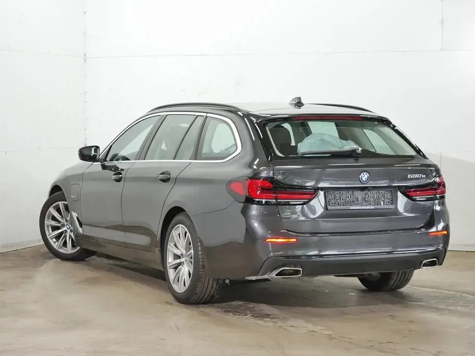 Gebraucht BMW 530e Sport Line 292 PS (214 kW) 2024 Sophistograu brillanteffekt Kombi