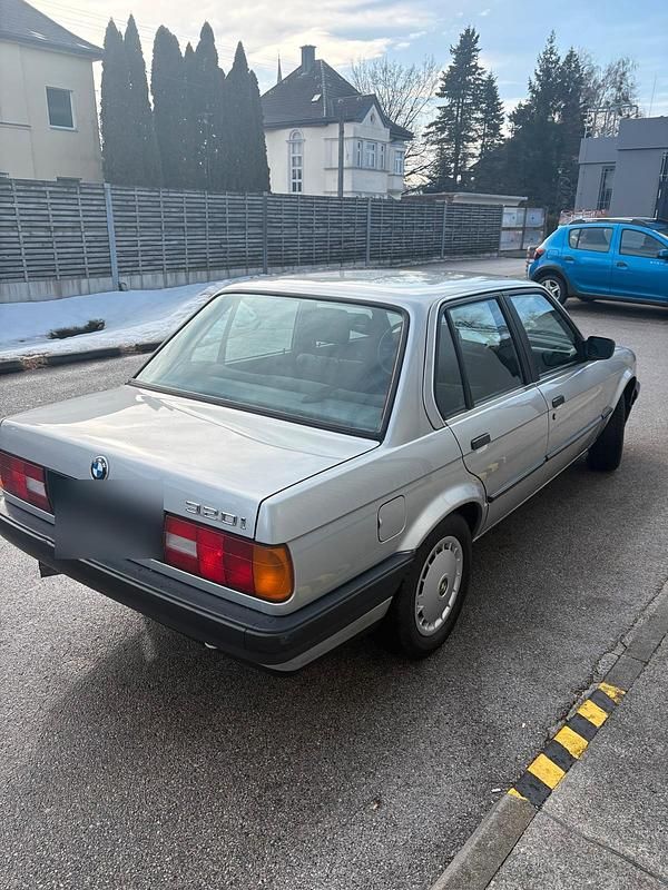 Gebraucht BMW 320 129 PS (94 kW) 1989 Limousine