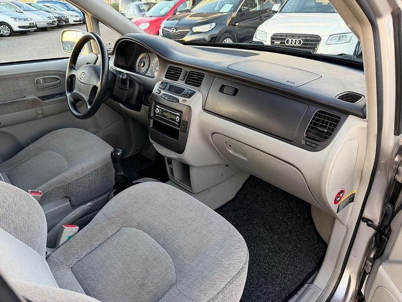 Gebraucht Hyundai Trajet GLS 140 PS (102 kW) 2006 Silber Van / Kleinbus