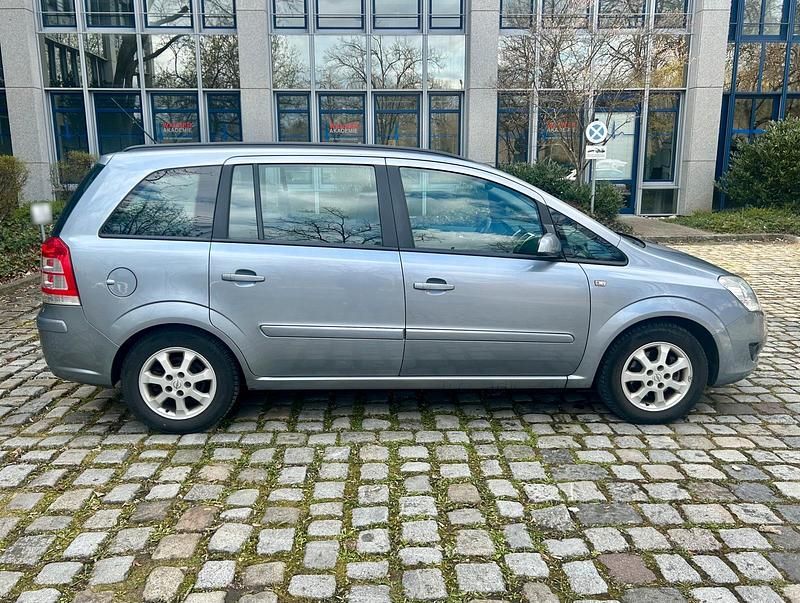 Gebraucht Opel Zafira 116 PS (85 kW) 2008 Grau Van / Kleinbus