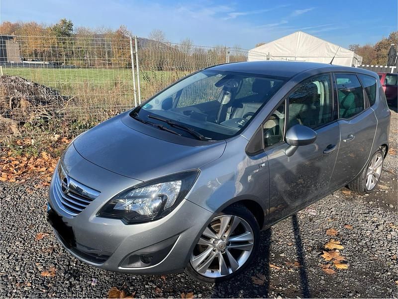 Silber Gebraucht 2010 Opel Meriva Van / Kleinbus | 2.600 € (Fairer Preis) - Bild 1/4