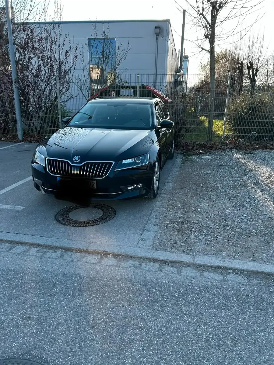 Gebraucht Skoda Superb 150 PS (110 kW) 2018 Schwarz Limousine