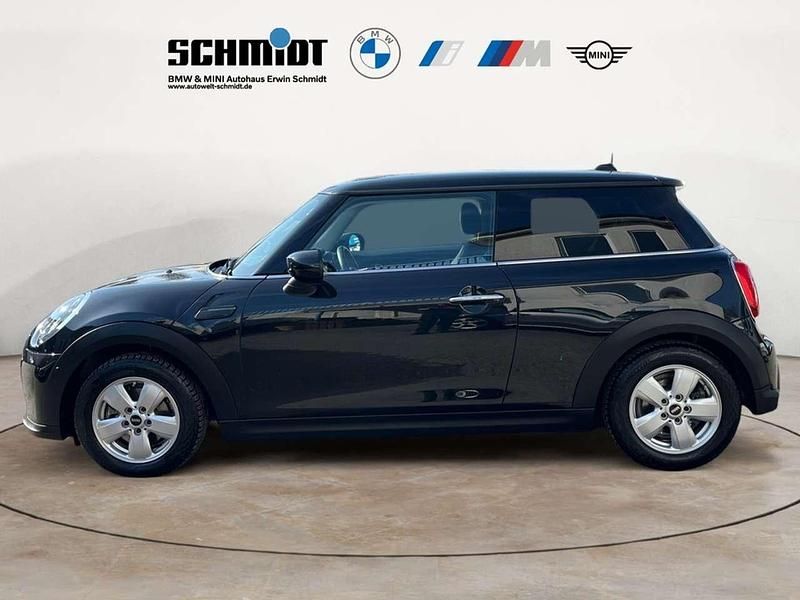 Gebraucht Mini Cooper Essential 136 PS (100 kW) 2024 Midnight black metallic Kleinwagen