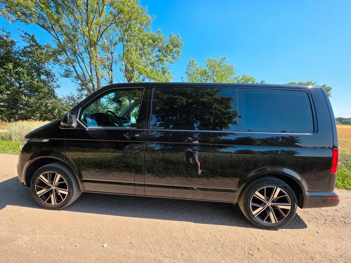 Gebraucht VW Multivan Comfortline 150 PS (110 kW) 2021 Schwarz Van / Kleinbus