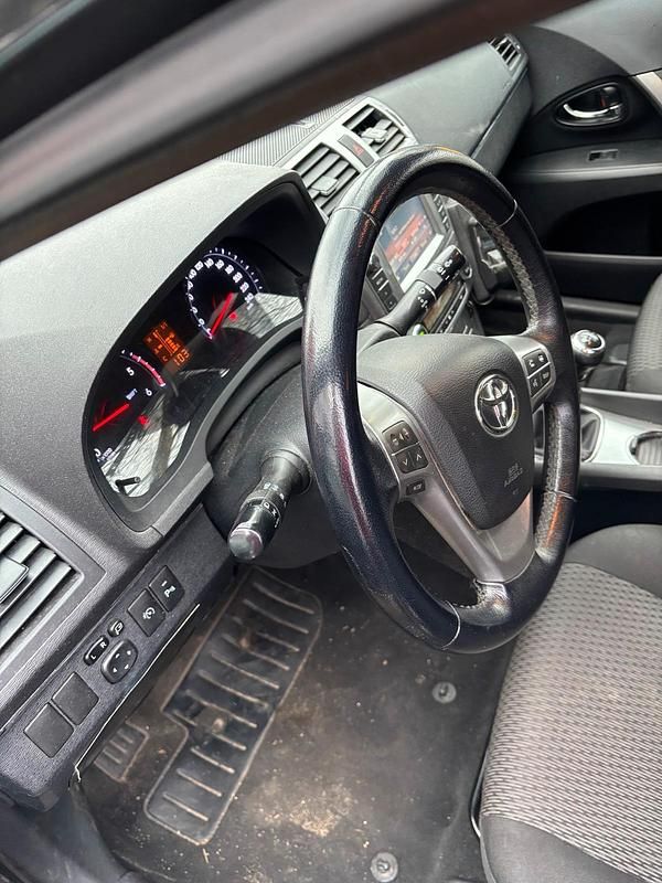 Gebraucht Toyota Avensis 130 PS (95 kW) 2014 Schwarz Kombi