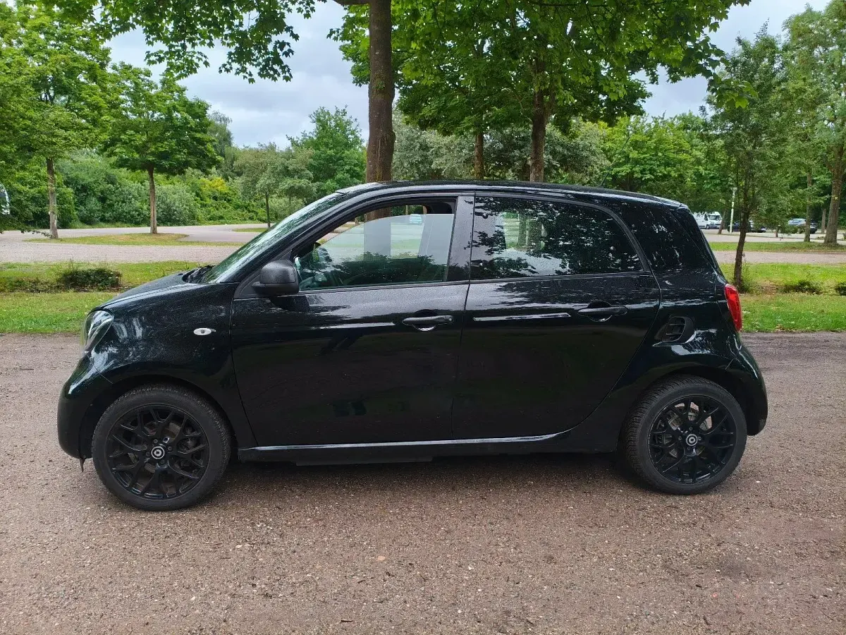 Gebraucht Smart ForFour Electric Drive 60 kW (82 PS) 2018 Schwarz Kleinwagen