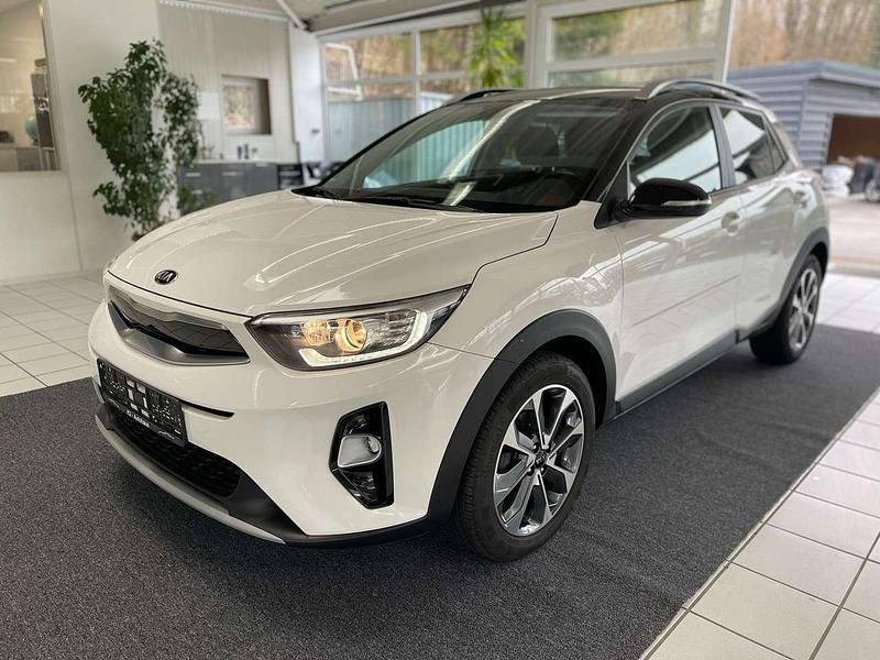 (bud) schneeweiss/schwarz Gebraucht 2019 Kia Stonic Vision SUV | 13.390 € (Fairer Preis) - Bild 1/4