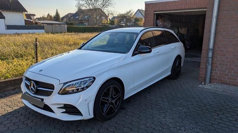 Weiß Gebraucht 2019 Mercedes C300 AMG line Kombi | 25.400 € (Superpreis) - Bild 1/4