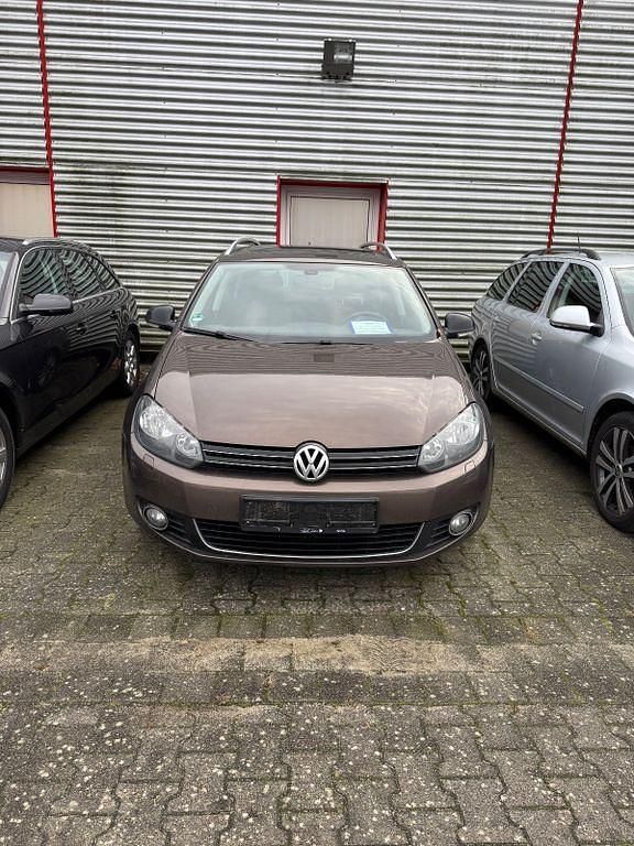 Braun Gebraucht 2011 VW Golf VI Style Kleinwagen | 4.990 € (Fairer Preis) - Bild 1/4