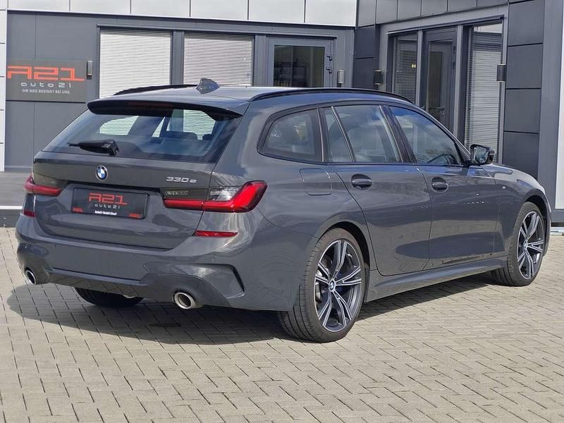 Gebraucht BMW 330e M Sport 252 PS (185 kW) 2020 Dravitgrau metallic Kombi