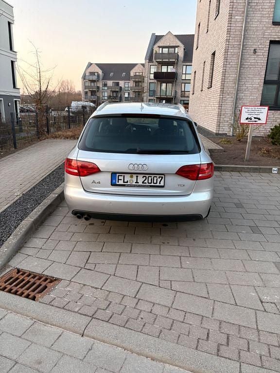 Gebraucht Audi A4 Ambiente 120 PS (88 kW) 2011 Silber Limousine