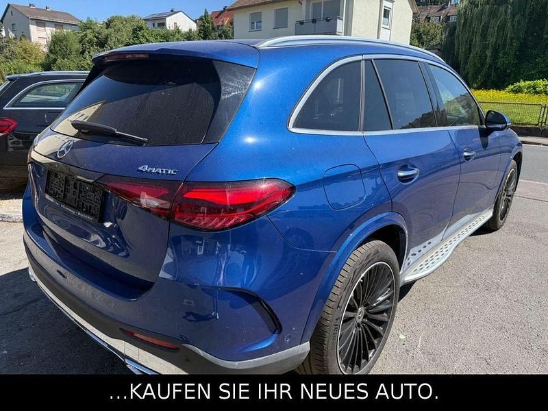 Gebraucht Mercedes GLC300e AMG 333 PS (244 kW) 2023 Blau SUV