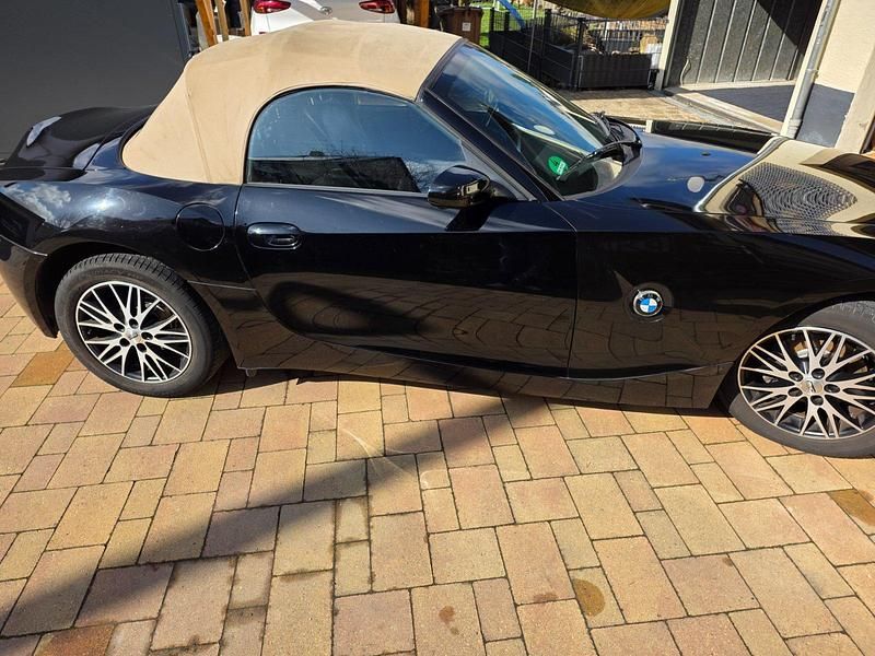 Gebraucht BMW Z4 170 PS (125 kW) 2004 Schwarz Cabrio