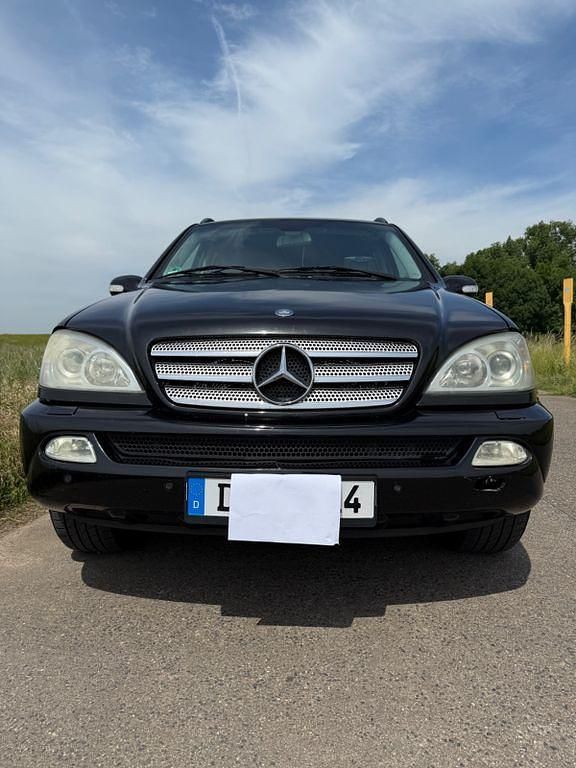 Schwarz Gebraucht 2003 Mercedes ML350 SUV | 3.950 € (Fairer Preis) - Bild 1/4