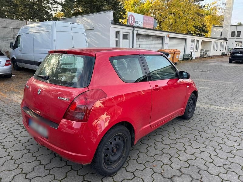 Rot Gebraucht 2005 Suzuki Swift Kleinwagen | 1.400 € (Guter Preis) - Bild 1/4