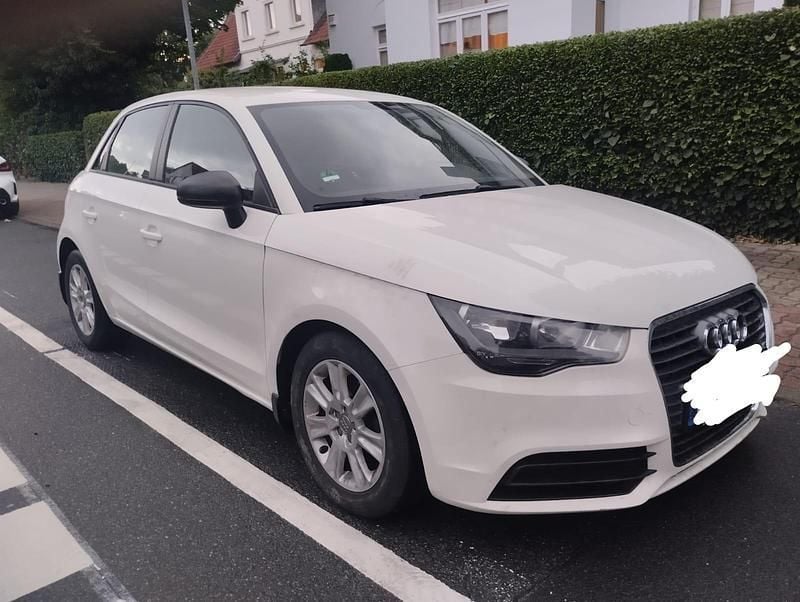 Weiß Gebraucht 2013 Audi A1 Kleinwagen | 5.990 € - Bild 1/4