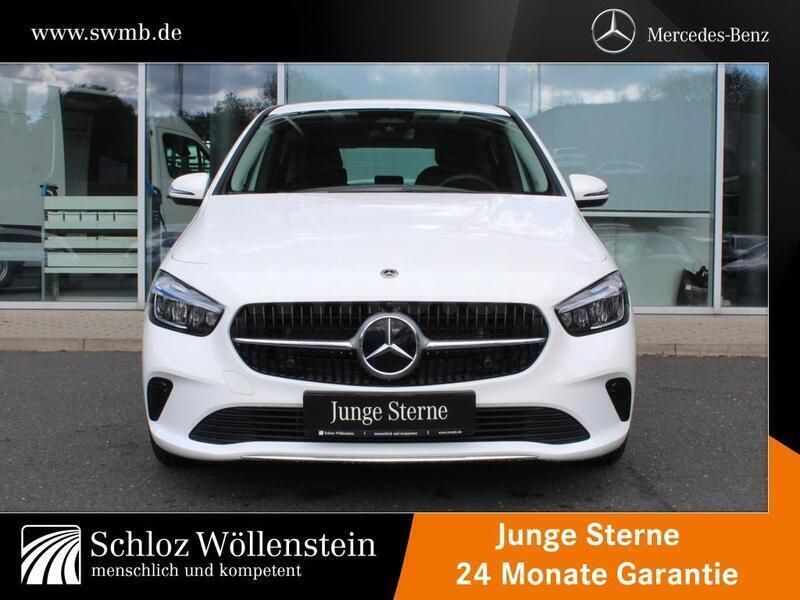 Gebraucht Mercedes B200 Progressive 163 PS (119 kW) 2024 Weiß Van / Kleinbus
