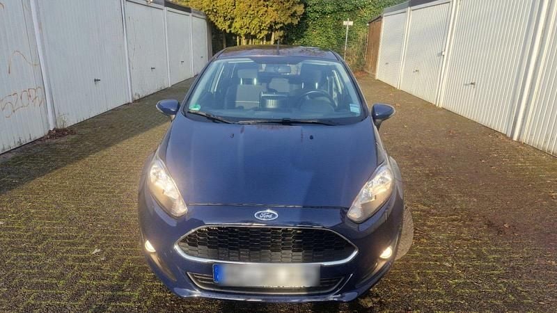 Gebraucht Ford Fiesta 100 PS (73 kW) 2017 Blau Kleinwagen