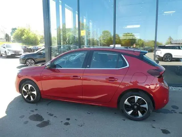 Usata Opel Corsa-e Elegance 100 kW (136 CV) 2022 Rosso Utilitaria