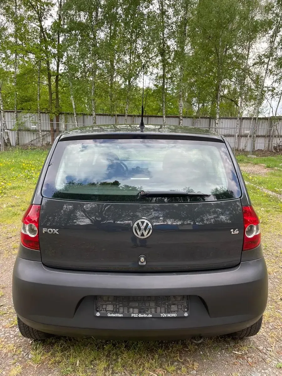 Gebraucht VW Fox Style 75 PS (55 kW) 2010 Grau Kleinwagen